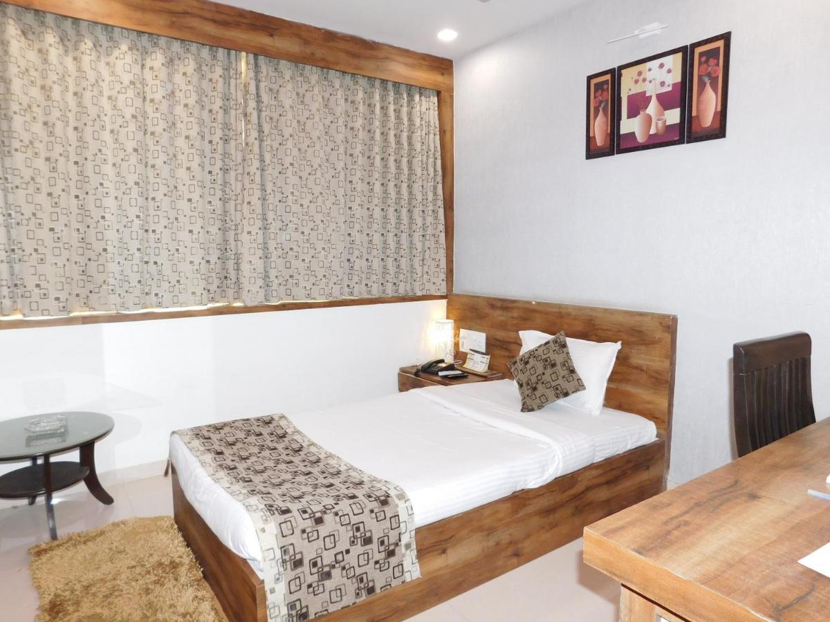 Hotel Shiva Club And Resort Mundra Bagian luar foto